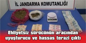 JANDARMA EKİPLERİ, YOL KONTROLÜNDE UYUŞTURUCU TACİRLERİNİ ELE GEÇİRDİ