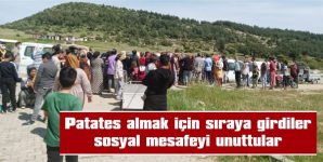 PATATES ALMAK İÇİN SIRAYA GİRDİLER SOSYAL MESAFEYİ UNUTTULAR