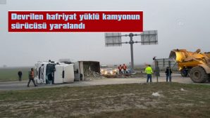 DEVRİLEN HAFRİYAT YÜKLÜ KAMYONUN SÜRÜCÜSÜ YARALANDI