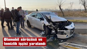 OTOMOBİL ÇÖP KAMYONUNA ÇARPTI: 2 KİŞİ YARALANDI