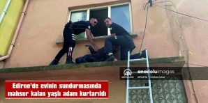 EVİNİN SUNDURMASINDA MAHSUR KALAN YAŞLI ADAM KURTARILDI