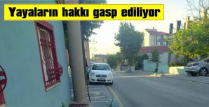 KALDIRIM ÜZERİ PARKLAR YAYALARA GEÇİT VERMİYOR…