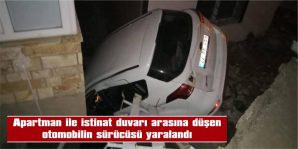 SÜRÜCÜ, İTFAİYENİN YARDIMIYLA ARAÇTAN ÇIKARILDI