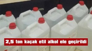 ALKOL KİTİ, SAHTE ETİKET, BİDON VE KAPAĞI İLE PLASTİK TÜP ŞİŞELER BULUNDU