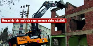 305 METRUK BİNA YIKILDI