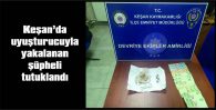 ARACINDA UYUŞTURUCU VE UYUŞTURUCUDAN ELDE ETTİĞİ DÜŞÜNÜLEN PARA ELE GEÇİRİLDİ