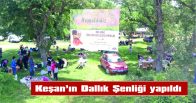 ÖZCAN, KADINLARA KARANFİL, ÇOCUKLARA DA TOP HEDİYE ETTİ