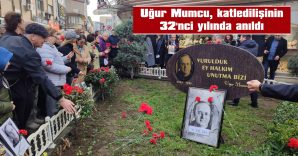 UĞUR MUMCU ANITINA KARANFİL BIRAKILDI