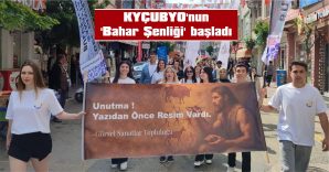 KORTEJ YÜRÜYÜŞÜNÜN ARDINDAN, ATATÜRK ANITI’NA ÇELENK SUNULDU