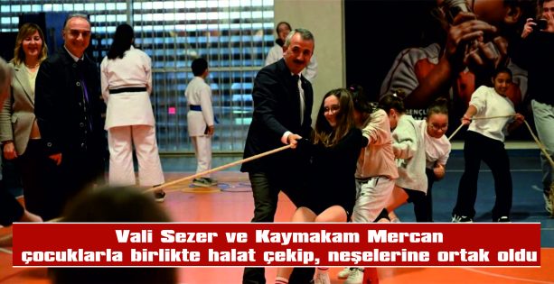 ÖĞRENCİLER MİNİ BİR KONSER DE VERDİ