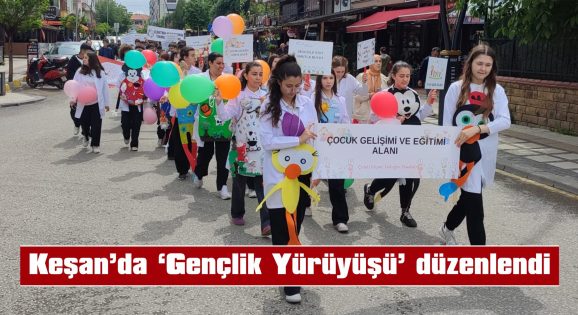ÖĞRENCİLER MESLEK KIYAFETLERİYLE DİKKAT ÇEKTİ